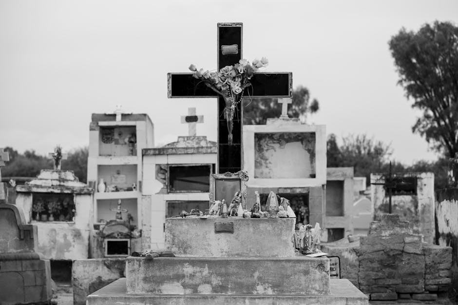 Crucifijo En Cementerio Del Interior Argentino