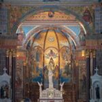 Captura del exquisito interior de la Iglesia de San José en Belo Horizonte, Brasil.